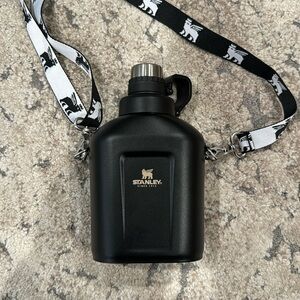 stanley classic canteen 🖤